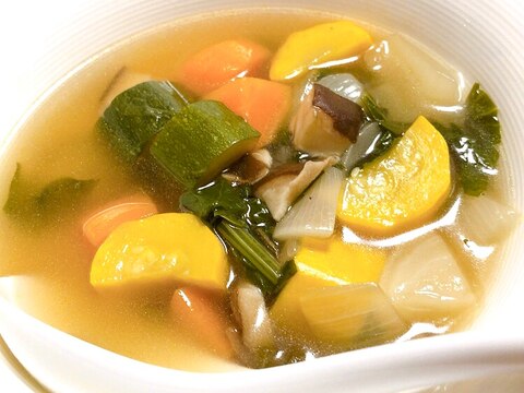 ズッキーニと旬野菜のスープ